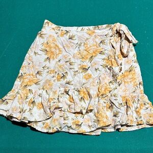 American Eagle Outfitters Asymmetrical Floral Skirt in Yellow and Cream